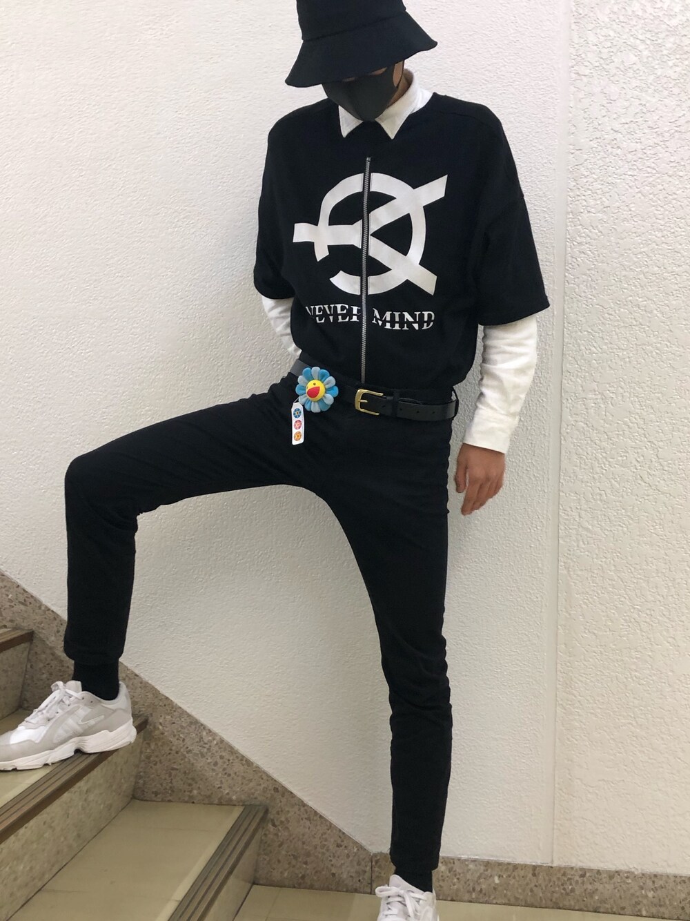 「秋のコーデ、OY、韓国ファッション、バケハ、おしゃれさんと繋がりたい」｜「OYのバックジップコーティング半袖Tシャツ/カットソー（Tシャツ/カットソー、ブラック系）」を使った、kjnxさん（メンズ・177cm）の秋コーディネートの1枚目の写真