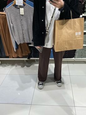 「CONVERSE（コンバース）のCONVERSE コンバース オール スター オックス / ALL STAR OX(BLACK) 32160321（スニーカー）」を使った、TSUBASAさん（レディース・162cm・20代）の秋コーディネート
