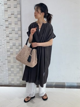 「シップス」｜「アイテム（シャツワンピース）」を使った、冨田さん（レディース・163cm）の春コーディネート