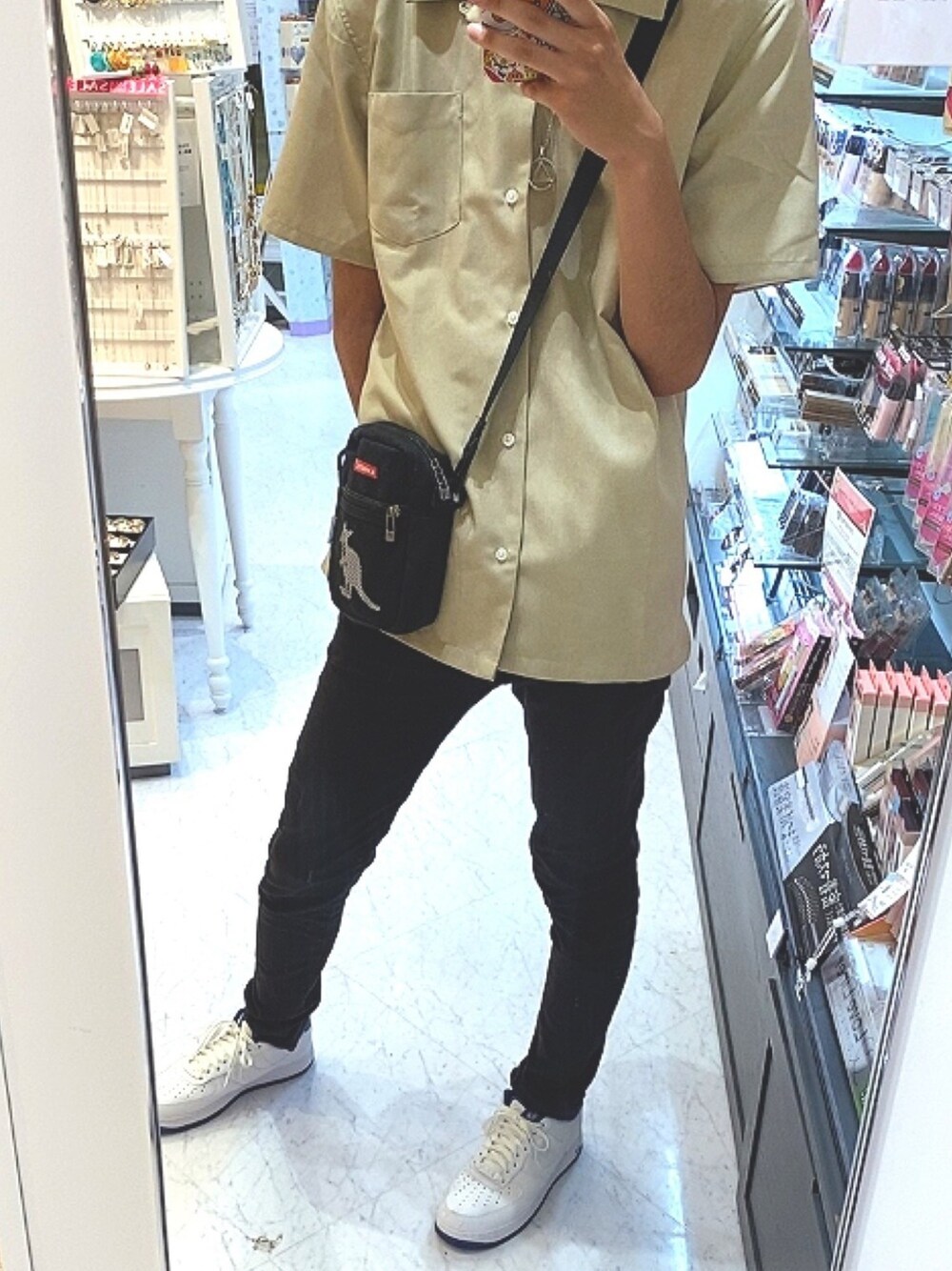「NIKE AIR FORCE、Nike Airforce1、MONO-MART、KANGOL、UNIQLO、学生、高校生、いいね、save、フォローお願いします🤑、カジュアル、スキニーパンツ」｜「KANGOLの＜カンゴール＞ロゴバッグショルダーバッ（ハンドバッグ、ブラック系）」を使った、たいがぁさん（メンズ・182cm）の夏コーディネートの1枚目の写真