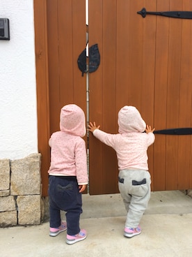 「kladskap（クレードスコープ）のアイテム（パンツ）」を使った、coco&lilyさん（キッズ・80cm）の秋コーディネート