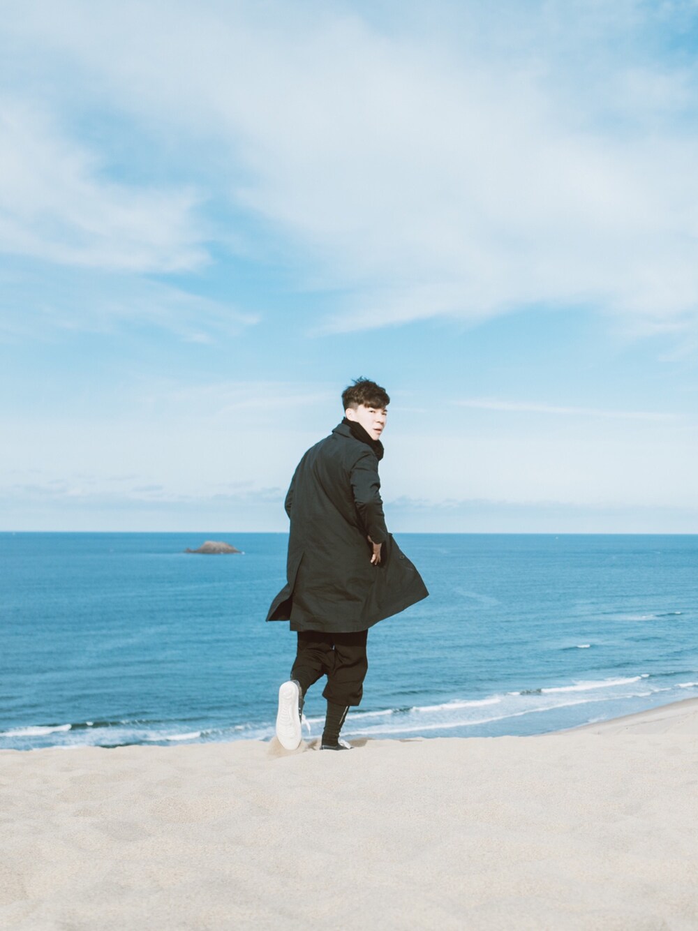 「冬コーデ」｜「URBAN RESEARCH DOORS MENSのアイテム（ピーコート、ブルー系）」を使った、tclok_さん（メンズ・173cm）の冬コーディネートの1枚目の写真