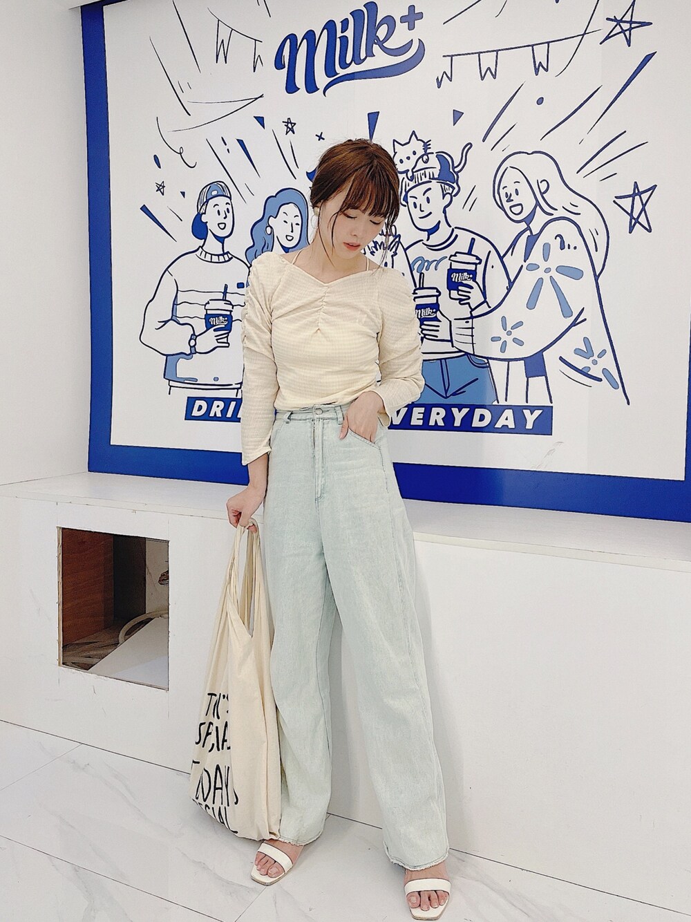 「これが私をアゲる服、ootd、夏、お洒落さんとつながりたい、プチプラ、オトナカジュアル、オトナ女子、シンプル、夏コーデ、淡色コーデ」｜「Chicoのバッククロスカップ付きリブキャミソール/ブラキャミソール（キャミソール、ホワイト系）」を使った、YokiChenさん（レディース・158cm）の春コーディネートの1枚目の写真