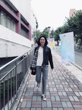 「NET（ネット）のアイテム（ライダースジャケット）」を使った、Shanni Wenさん（レディース・165cm）の秋コーディネート