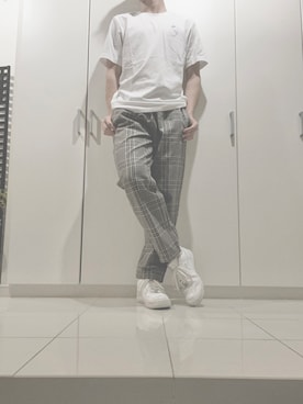 「白いスニーカー」｜はーりーさん（メンズ・178cm）の秋コーディネート