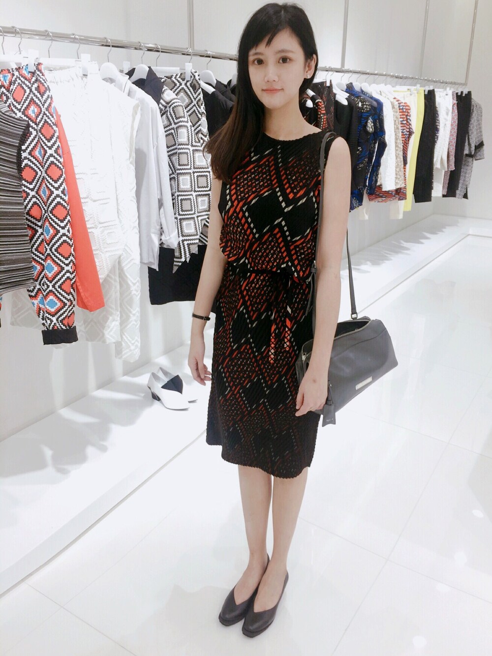 「LOVE、ootd、Taiwan」｜「ISSEY MIYAKEのアイテム（ワンピース、その他）」を使った、りりか凜凜花🌸さん（レディース・162cm）の冬コーディネートの1枚目の写真