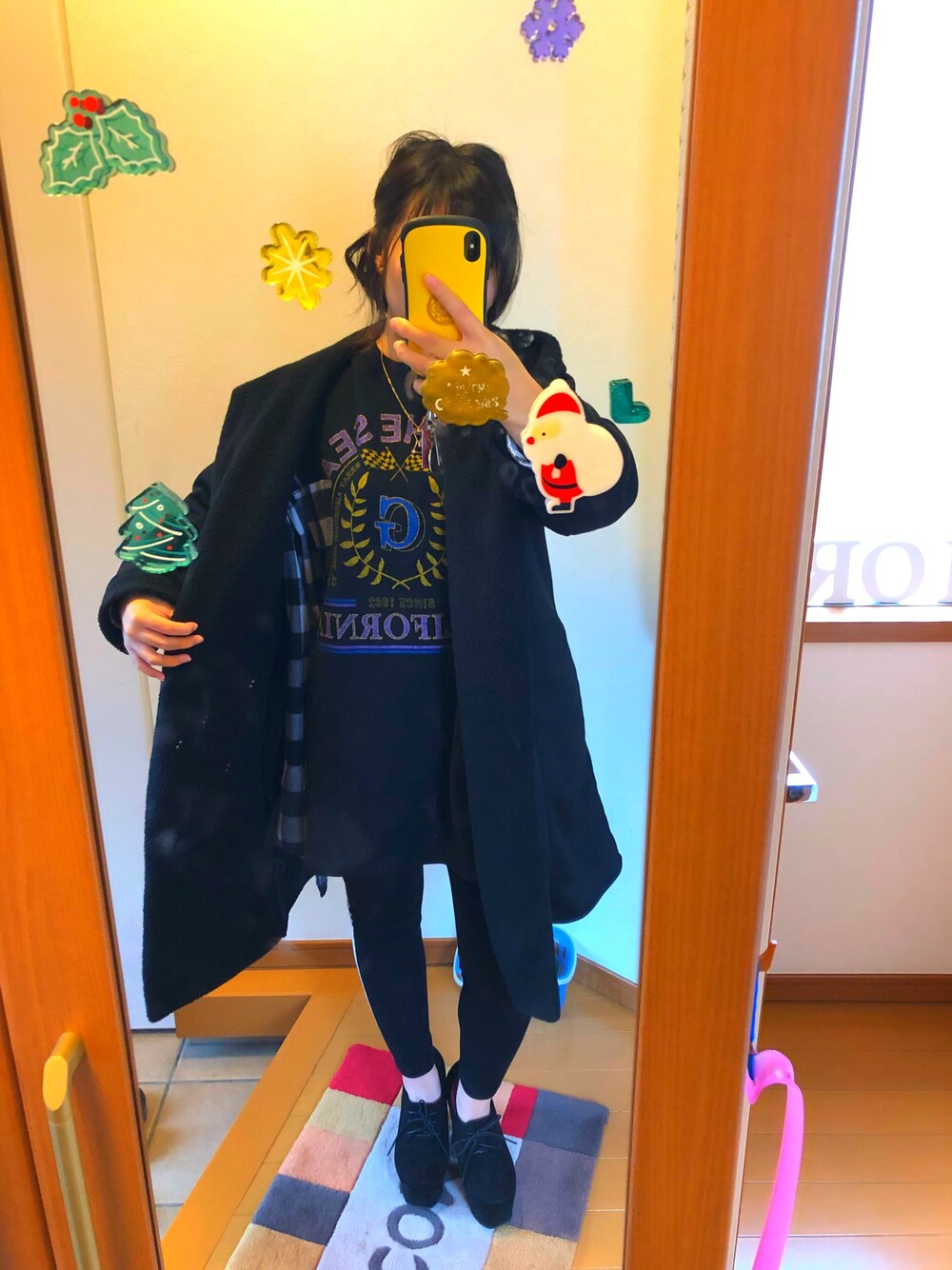 「冬、低身長、ヒール、黒、黒コーデ、チェック、コート、冬コーデ、高校生」｜「お出かけのアイテム（ジャケット/アウター、ブラック系）」を使った、ナツさん（レディース・149cm）の冬コーディネートの1枚目の写真