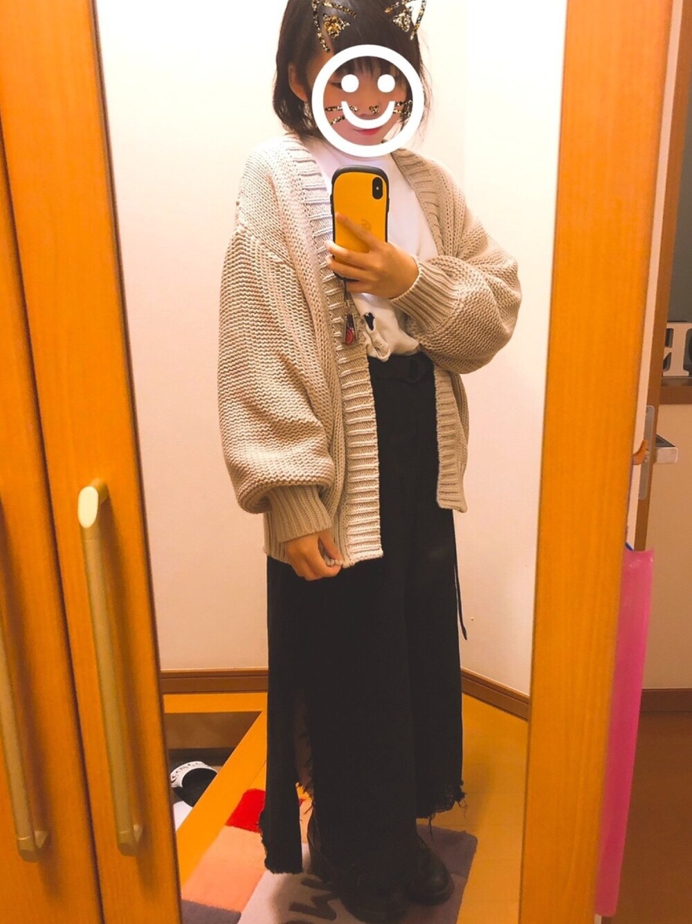「低身長、ゆるニット、冬コーデ、デート、ブーツ、スカート、モノクロ、休日スタイル、イング」｜「INGNIのアイテム（ジャケット/アウター、ベージュ系）」を使った、ナツさん（レディース・149cm）の冬コーディネートの1枚目の写真