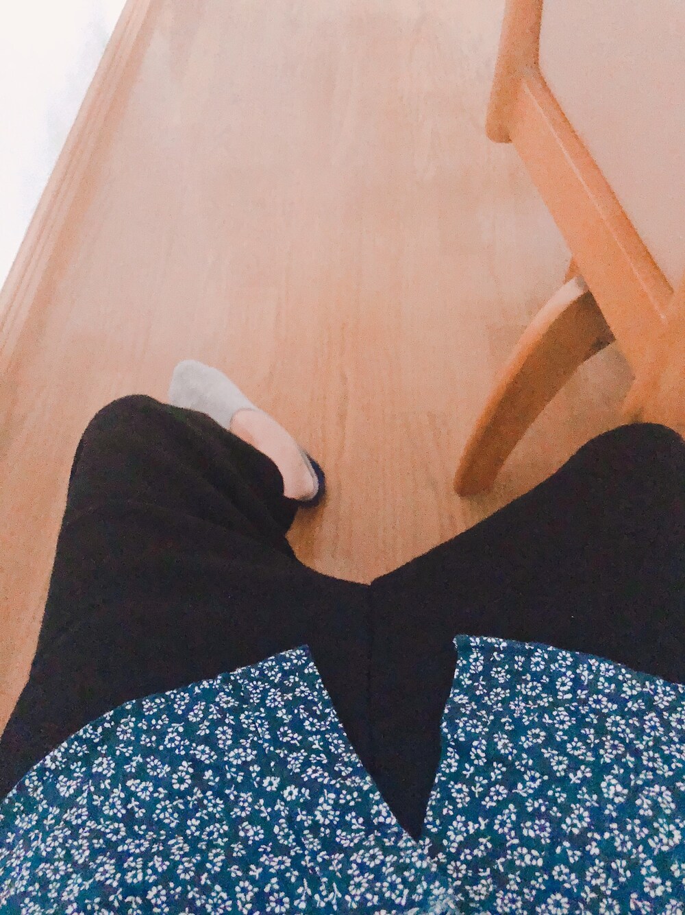 「飲み会コーデ、お洒落さんとつながりたい、ハナガラ」｜「XLARGEの2 TONE FOOT COVER（ソックス/靴下、グレー系）」を使った、たむちゅーさん（レディース・157cm）の春コーディネートの1枚目の写真