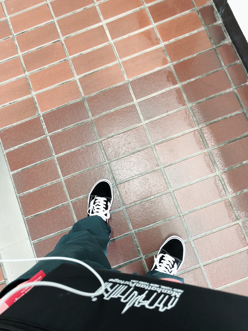 「休日コーデ、サコッシュ、Tシャツ」｜「VANSのVANS ヴァンズ OLD SKOOL DX オールドスクール DX V36CL+ BLACK（スニーカー、ブラック系）」を使った、たむちゅーさん（レディース・157cm）の夏コーディネートの1枚目の写真