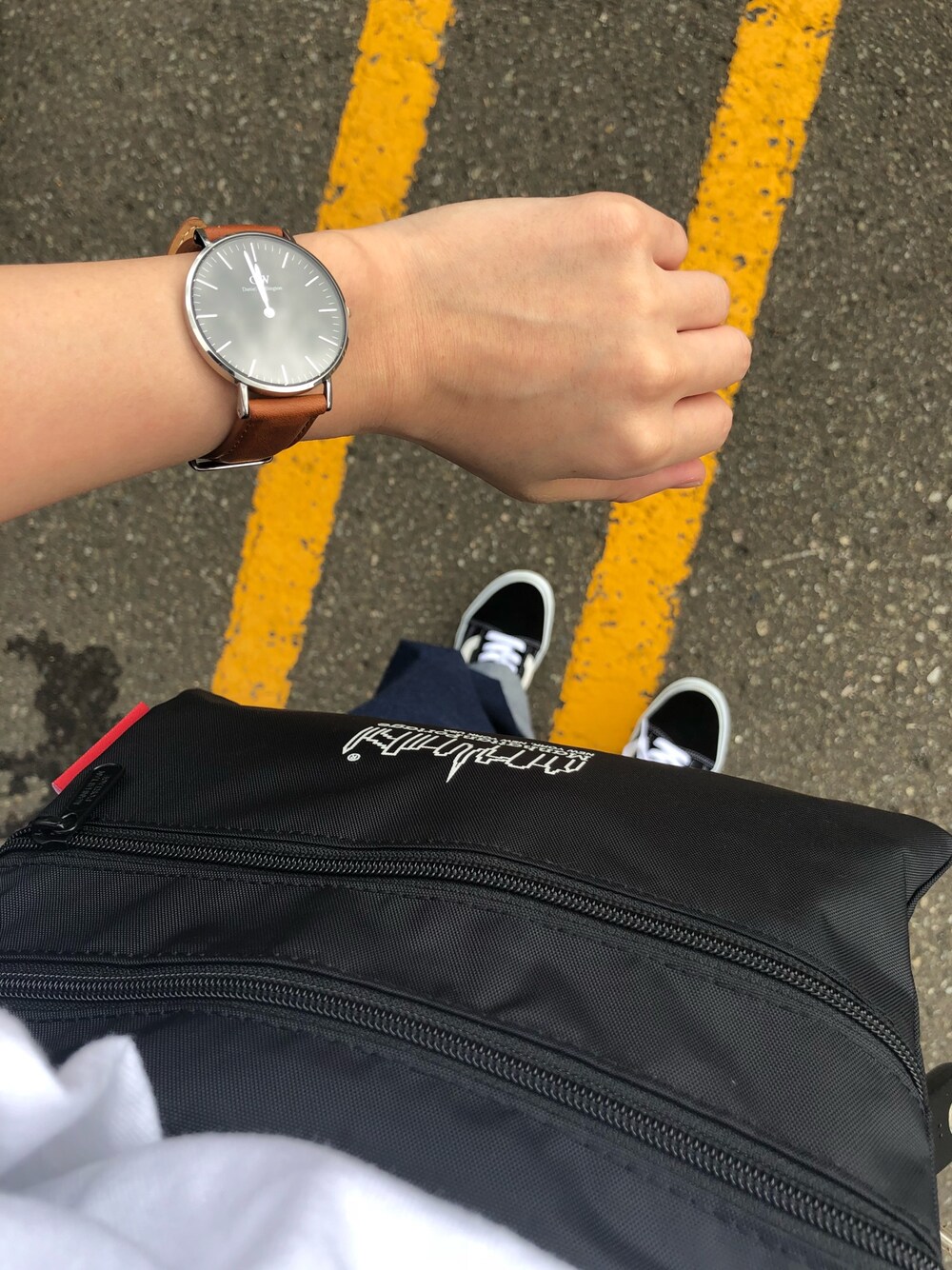「今日のコーデ、休日スタイル、ootd、プチプラ、デニムパンツ」｜「VANSのVANS ヴァンズ OLD SKOOL DX オールドスクール DX V36CL+ BLACK（スニーカー、ブラック系）」を使った、たむちゅーさん（レディース・155cm）の夏コーディネートの1枚目の写真
