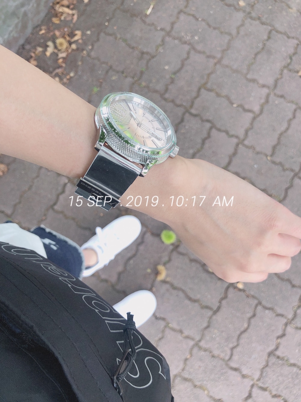 「休日スタイル、ビッグT、腕時計、ユナイテッドアローズ(UNITED ARROWS)、シュプリーム、ビームス、ディーゼル、ソフネット」｜「DIESELのRASP NSBB　DZ1874（アナログ腕時計、シルバー系）」を使った、たむちゅーさん（レディース・155cm）の秋コーディネートの1枚目の写真