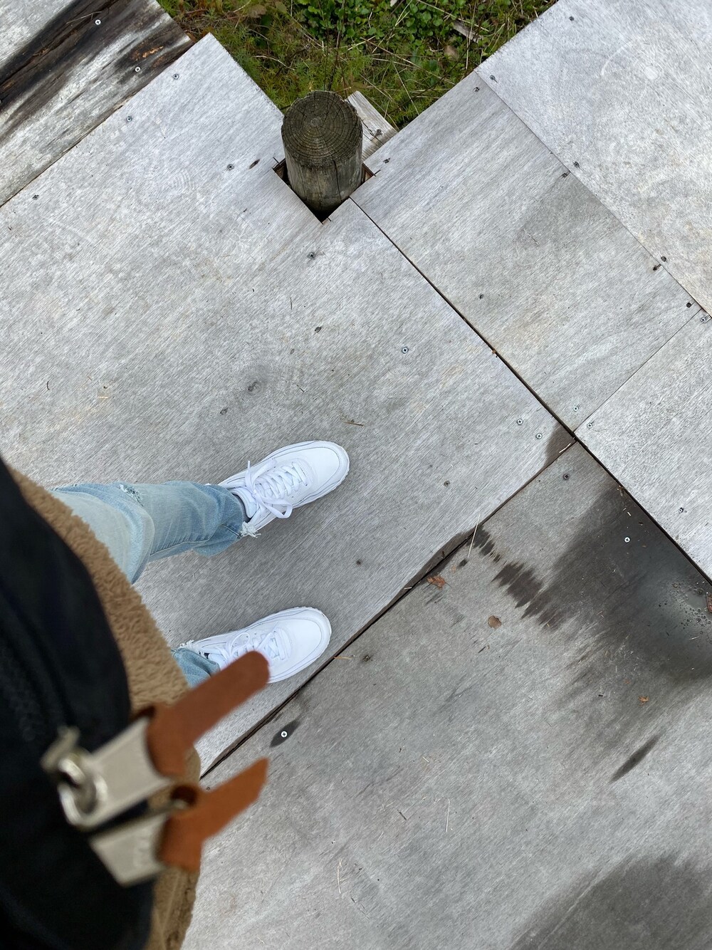 「パンツスタイル、ootd、NIKE、AIRMAX90、ユナイテッドアローズ、アバクロ、パタゴニア、ディーゼル、グレゴリー、ユニクロ」｜「NIKEのNIKE AIR MAX 90 ESSENTIAL【SP】（スニーカー、ホワイト系）」を使った、たむちゅーさん（レディース・155cm）の秋コーディネートの1枚目の写真