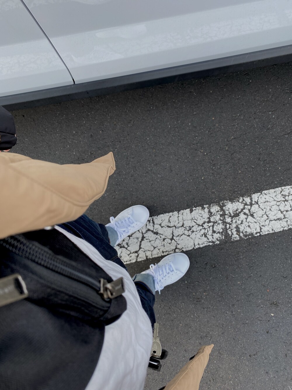 「休日スタイル、2ヶ月以上前の、車の点検日、TOYOTA、raize」｜「adidasの《メルマガ掲載》adidas アディダス STAN SMITH スタンスミス M20324 RWHT/RWHI/FAIR        （スニーカー、ホワイト系）」を使った、たむちゅーさん（レディース・155cm）の春コーディネートの1枚目の写真