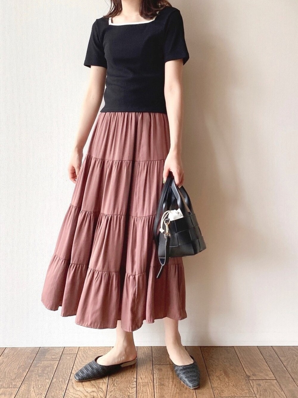「ティアードスカート、休日スタイル、オトナカジュアル、ラクチンコーデ、大人かわいい、カラーコーデ、カラースカート、Tシャツ、プチプラ」｜「BLUEEASTのティアードスカート（スカート、ブラウン系）」を使った、BLUEEASTさん（レディース・160cm）の夏コーディネートの1枚目の写真