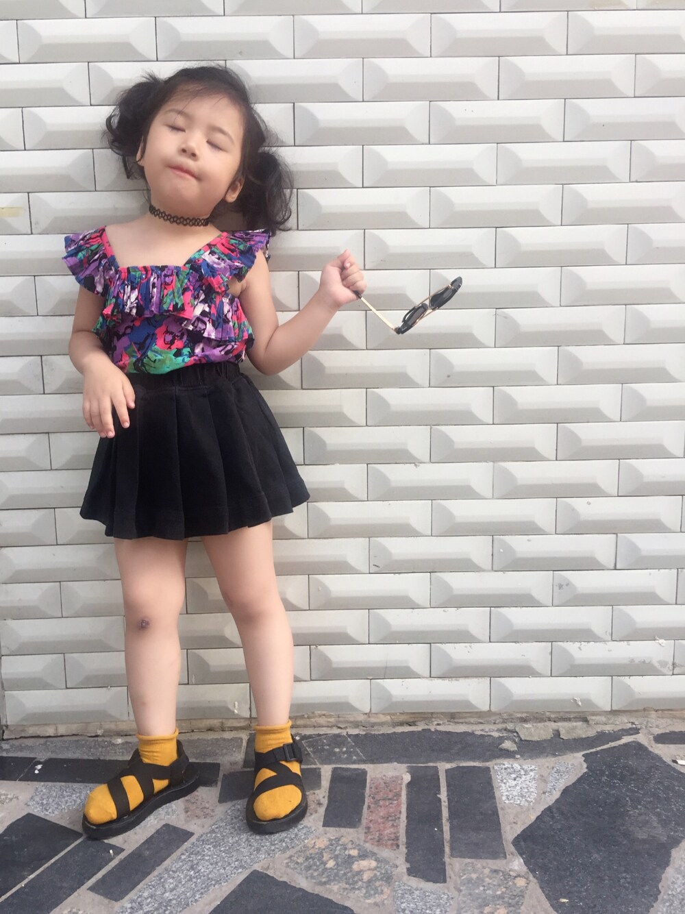 「Chacoのアイテム（サンダル、ブラック系）」を使った、初九さん（レディース・155cm）の夏コーディネートの1枚目の写真