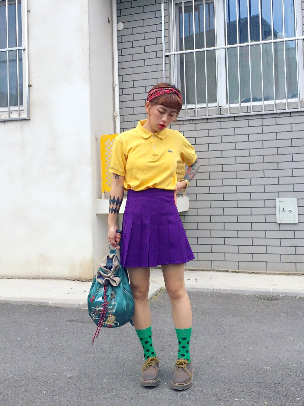 「VINTAGEのアイテム（ポロシャツ、イエロー系）」を使った、初九さん（レディース・155cm）の夏コーディネートの1枚目の写真