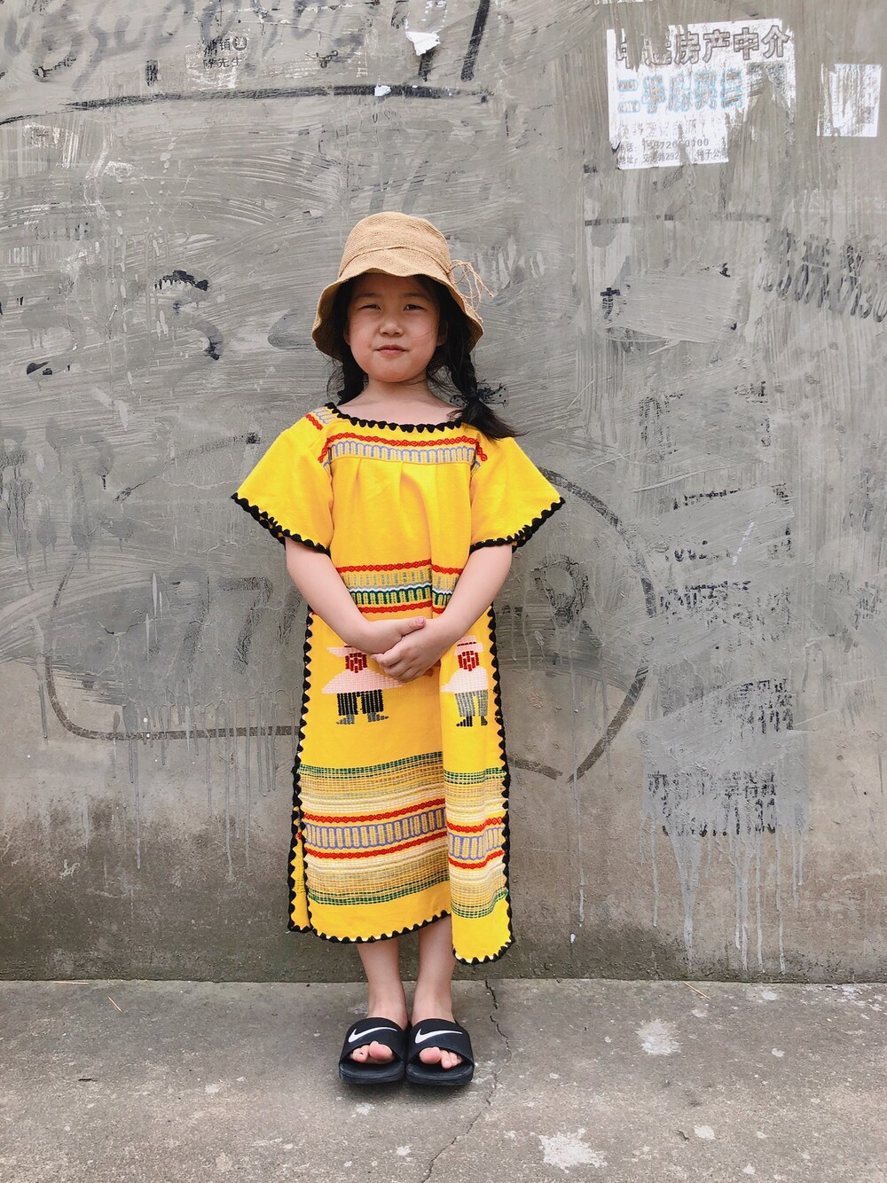 「VINTAGEのアイテム（ワンピース、イエロー系）」を使った、初九さん（レディース・155cm）の夏コーディネートの1枚目の写真