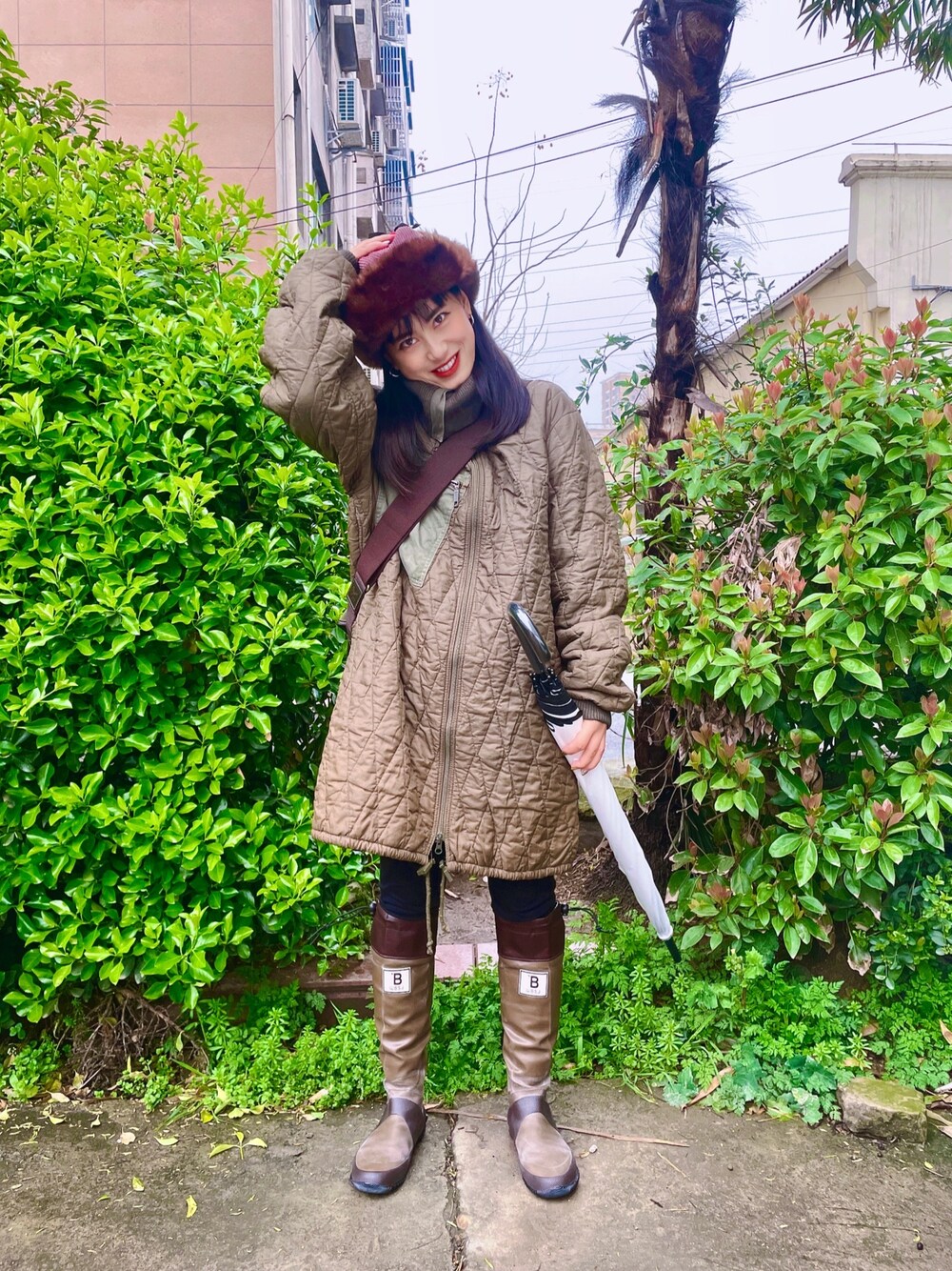 「VINTAGEのアイテム（ミリタリージャケット、グリーン系）」を使った、初九さん（レディース・155cm）の春コーディネートの1枚目の写真