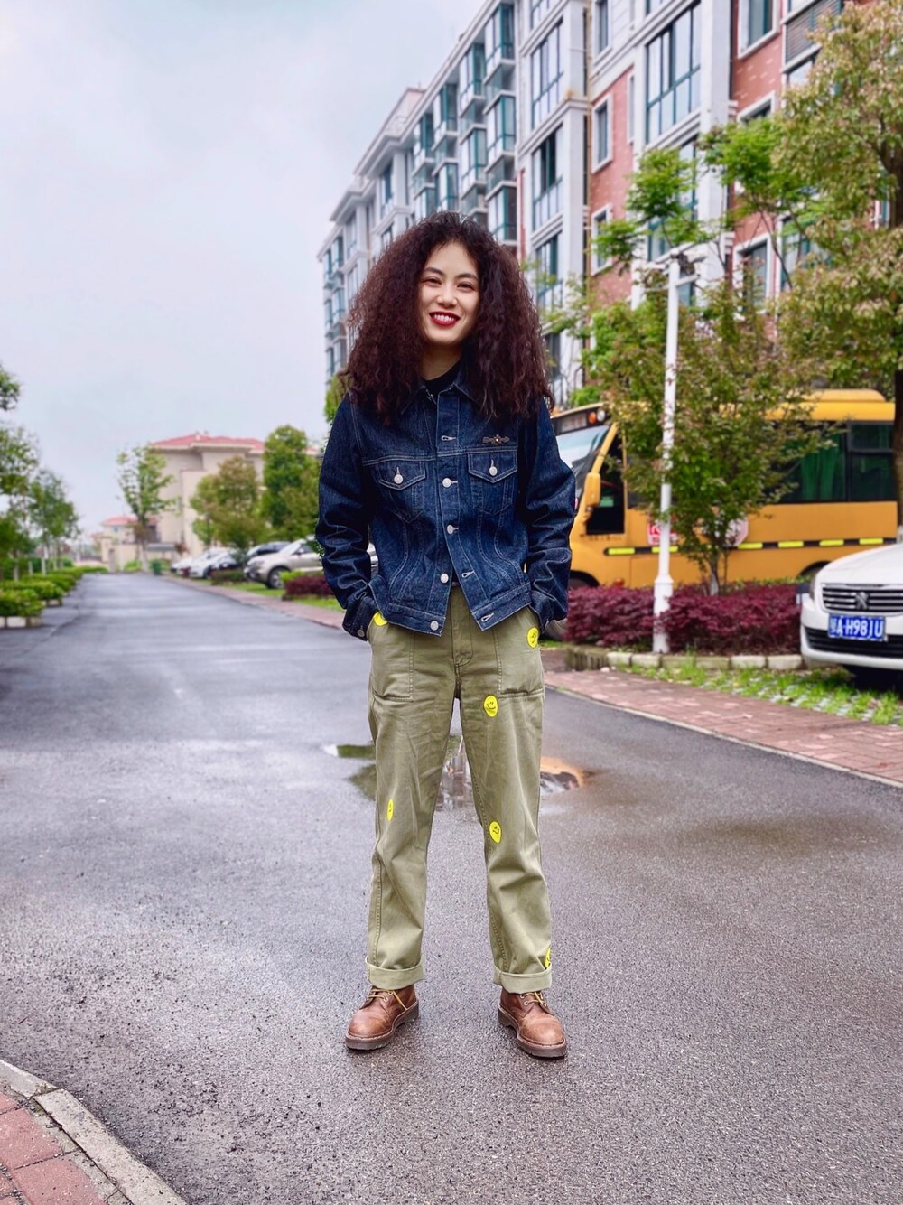 「VINTAGEのアイテム（チノパンツ、グリーン系）」を使った、初九さん（レディース・155cm）の春コーディネートの1枚目の写真