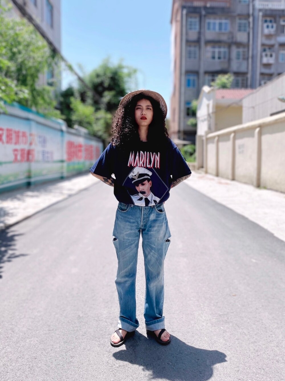 「VINTAGEのアイテム（Tシャツ/カットソー、ブルー系）」を使った、初九さん（レディース・155cm）の春コーディネートの1枚目の写真