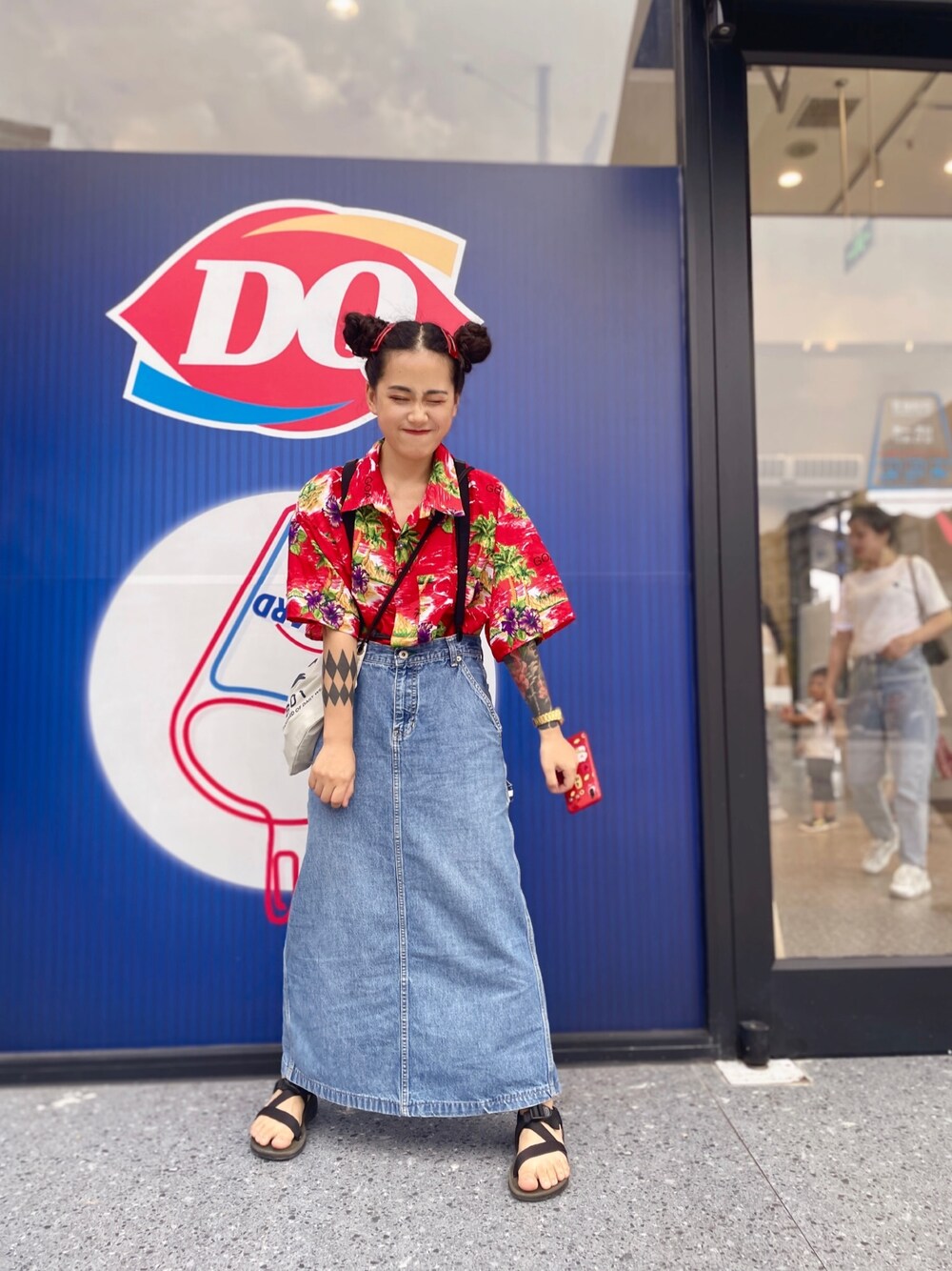 「VINTAGEのアイテム（シャツ/ブラウス、レッド系）」を使った、初九さん（レディース・155cm）の夏コーディネートの1枚目の写真