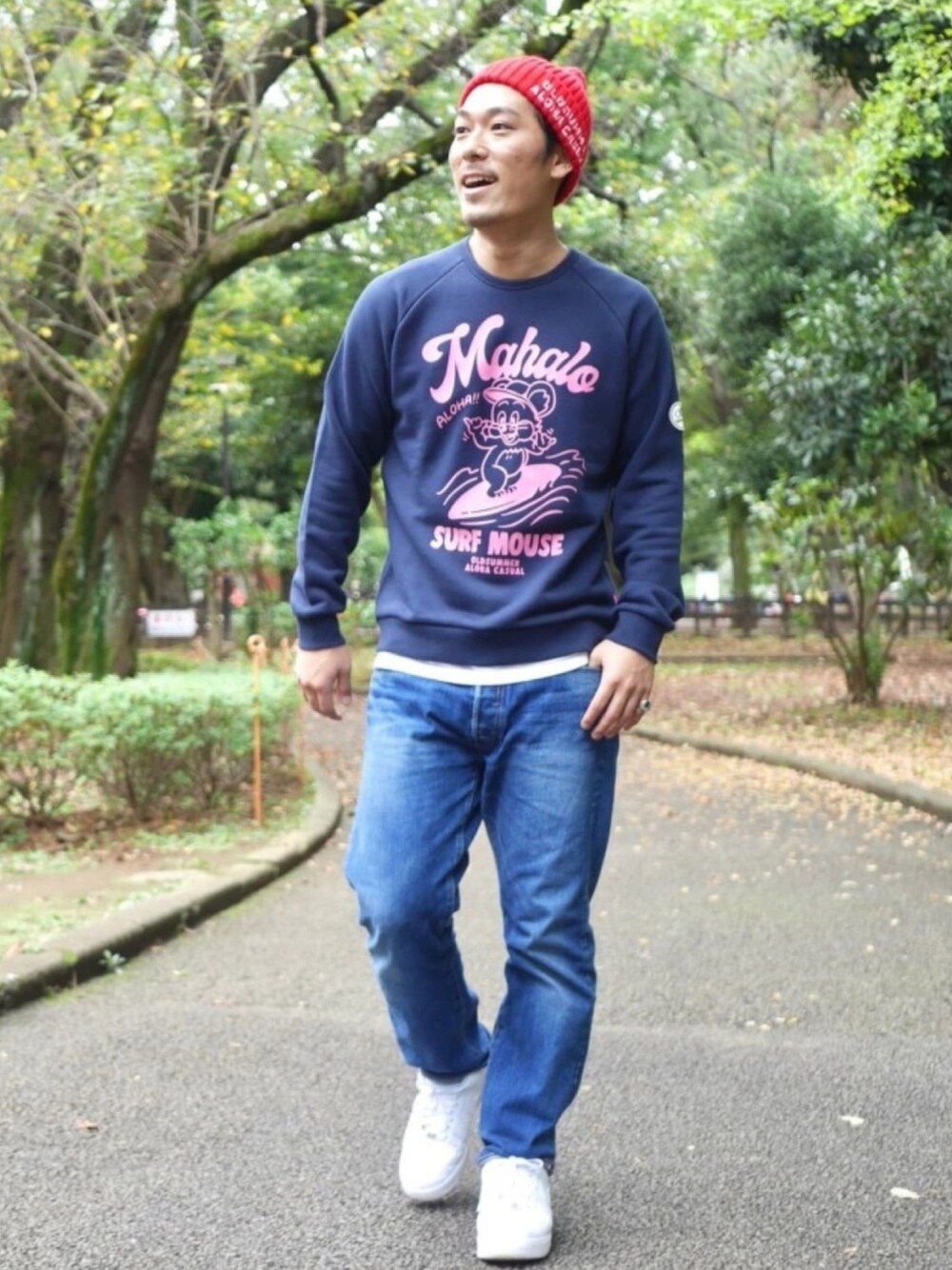 「カジュアル、アメカジ、トレーナー、ジーンズ、同色コーデ、oldsummer、オールドサマー、alohacasual」｜「OldSUmmerのアイテム（キャップ、レッド系）」を使った、OldSUmmerさん（メンズ・177cm）の秋コーディネートの1枚目の写真