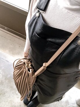 「プリーツバッグ」｜「アイテム（ジャンパースカート）」を使った、k a n a .☺︎さん（レディース・158cm）の秋コーディネート