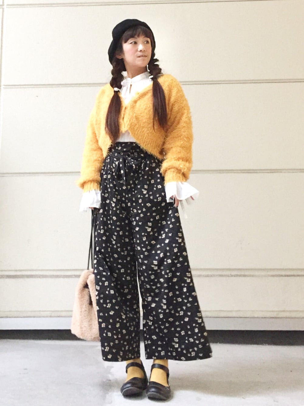 シャツ/ブラウスを使った「花柄ワイドパンツ」の人気