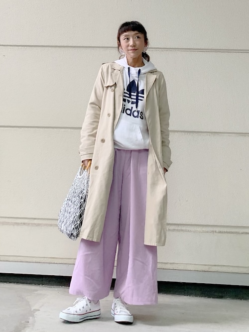 この春真っ先に着たいトレンドアイテムはこれ アディダスのレディースパーカーが人気の理由とは おしゃれなアスレジャーコーデから気になるサイズ感 まで徹底レポートします Unisize ユニサイズ