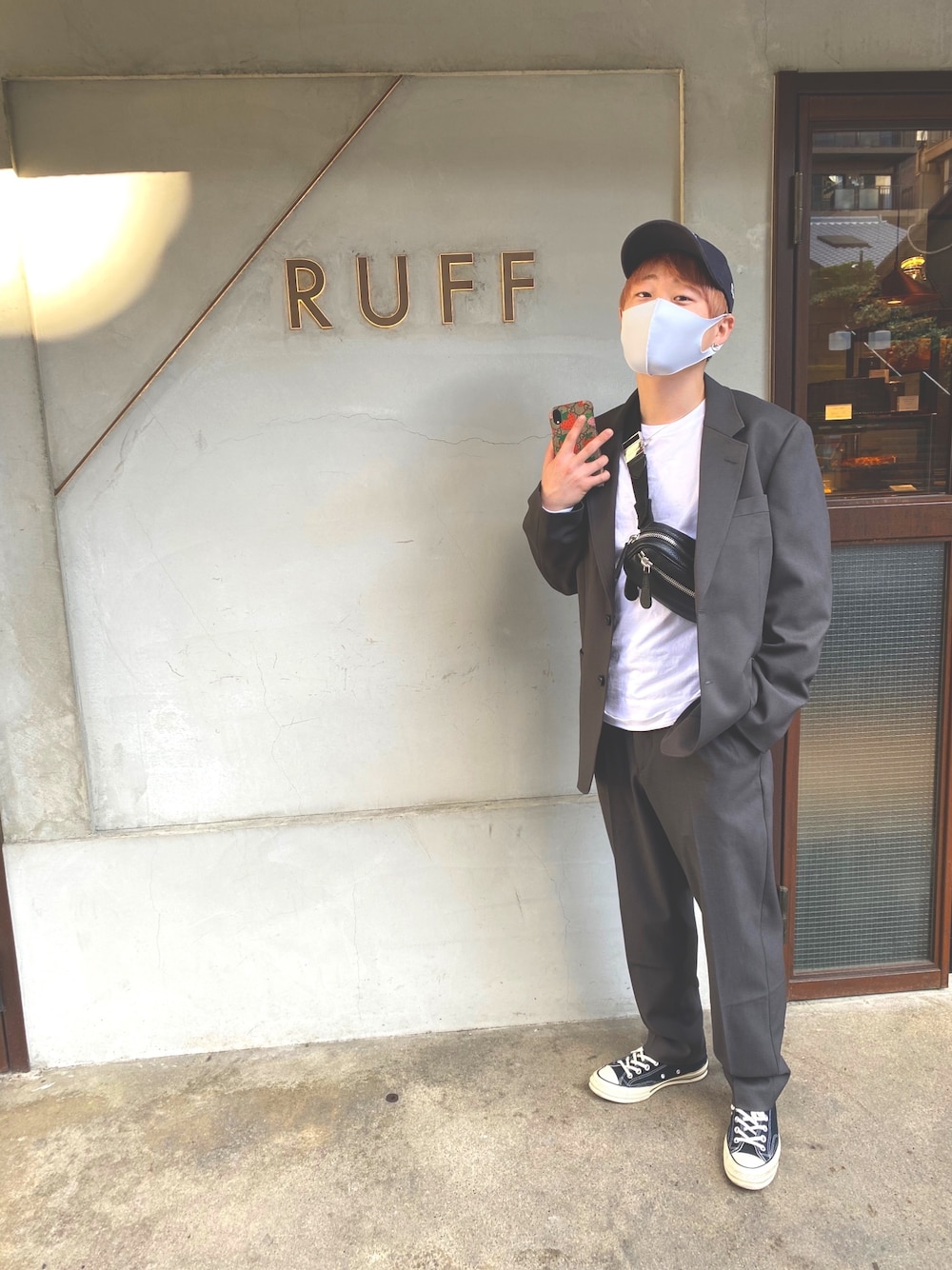 「今日のコーデ、おしゃれさんと繋がりたい、大人カジュアル、シンプル、UNIQLO、キレイめ」｜「Maison Margielaのアイテム（ショルダーバッグ、ブラック系）」を使った、じゅんきさん（メンズ・165cm）の秋コーディネートの1枚目の写真
