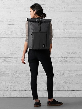 「アイテム（バックパック/リュック、グレー系）」を使った、CHROMEさん（レディース・168cm）の冬コーディネート