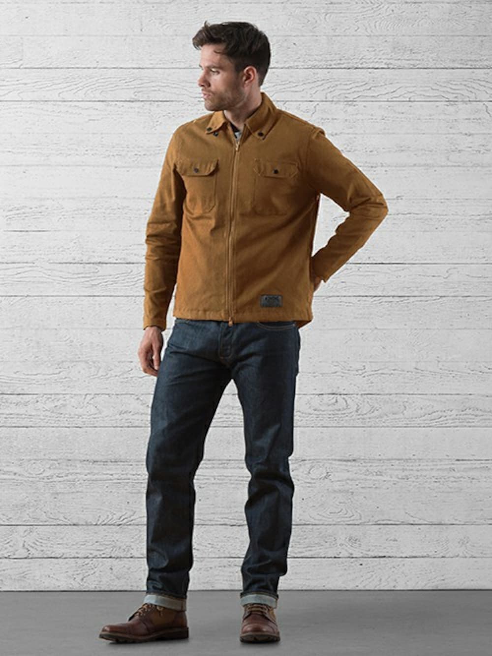 「ジャケット、自転車スタイル、CHROME、防風、ライディングジャケット」｜「CHROMEのIKE WINDSHIRT / アイク ウィンドシャツ（シャツ/ブラウス、イエロー系）」を使った、CHROMEさん（メンズ・180cm）の冬コーディネートの1枚目の写真