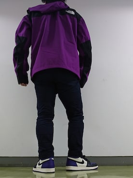 「エアジョーダン1」｜「アイテム（マウンテンパーカー）」を使った、yosさん（メンズ・177cm）の冬コーディネート
