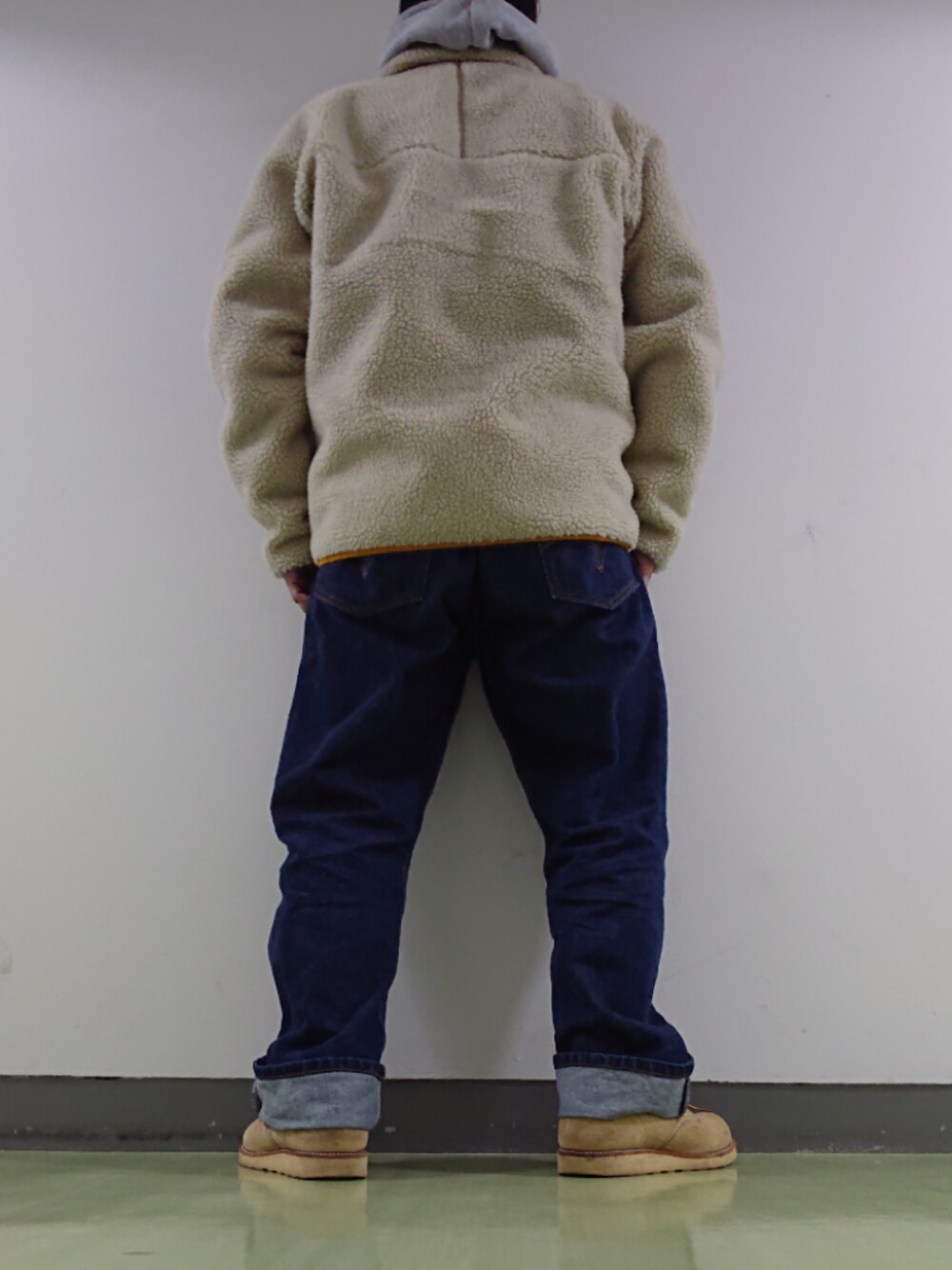 「レトロX、オーバーデニム」｜「サプールのアイテム（パーカー、グレー系）」を使った、yosさん（メンズ・177cm）の冬コーディネートの1枚目の写真