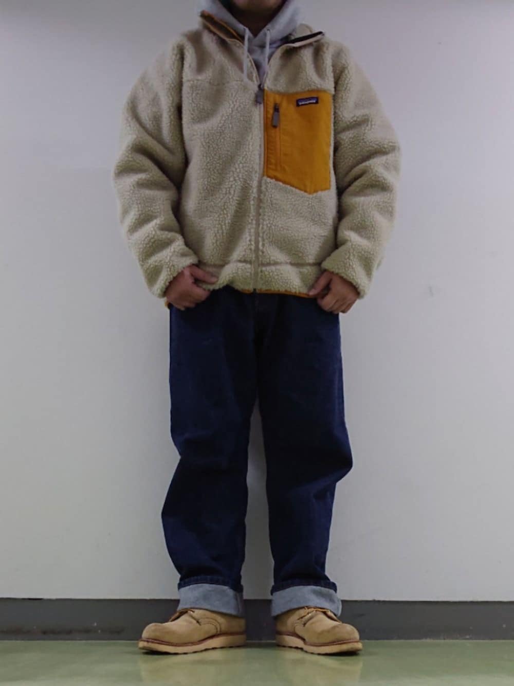 「大人カジュアル、デニムパンツ、レトロX、サプール、オーバーサイズ、505、レッド・ウィング、男子ってこうゆうものが好きなんでしょ？」｜「サプールのアイテム（パーカー、グレー系）」を使った、yosさん（メンズ・177cm）の冬コーディネートの1枚目の写真