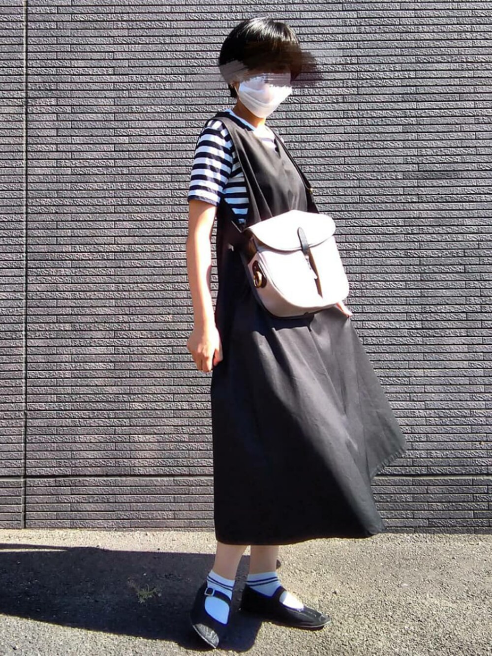 「シンプルコーデ、モノトーン、ボーダー、ジャンパースカート、ブレディ、drogheria Crivellini、MUJI、SHIPS、BRADY、黒ワンピ」｜「Bshopの【drogheria Crivellini】サテン ストラップシューズ WOMEN（その他シューズ、ブラック系）」を使った、ｓａｔｏ ( 26 )さん（レディース・164cm）の夏コーディネートの1枚目の写真
