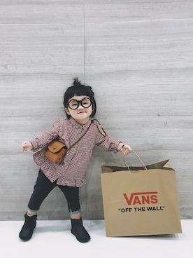 「babygap」｜「アイテム（ブーツ）」を使った、Cynthia さん（キッズ・80cm）の秋コーディネート
