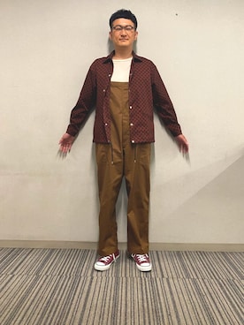 「COOKMAN（クックマン）のアイテム（サロペット/オーバーオール）」を使った、ロバート馬場裕之さん（メンズ・181cm）の秋コーディネート