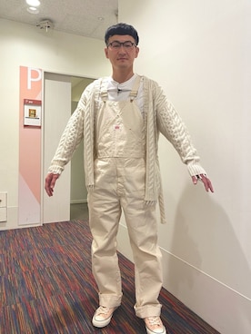 「アイテム（サロペット/オーバーオール、ホワイト系）」を使った、ロバート馬場裕之さん（メンズ・181cm）の冬コーディネート