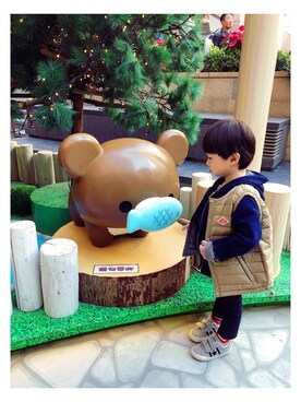 「petit main（プティマイン）のアイテム（チノパンツ）」を使った、alexPさん（キッズ・90cm）の冬コーディネート