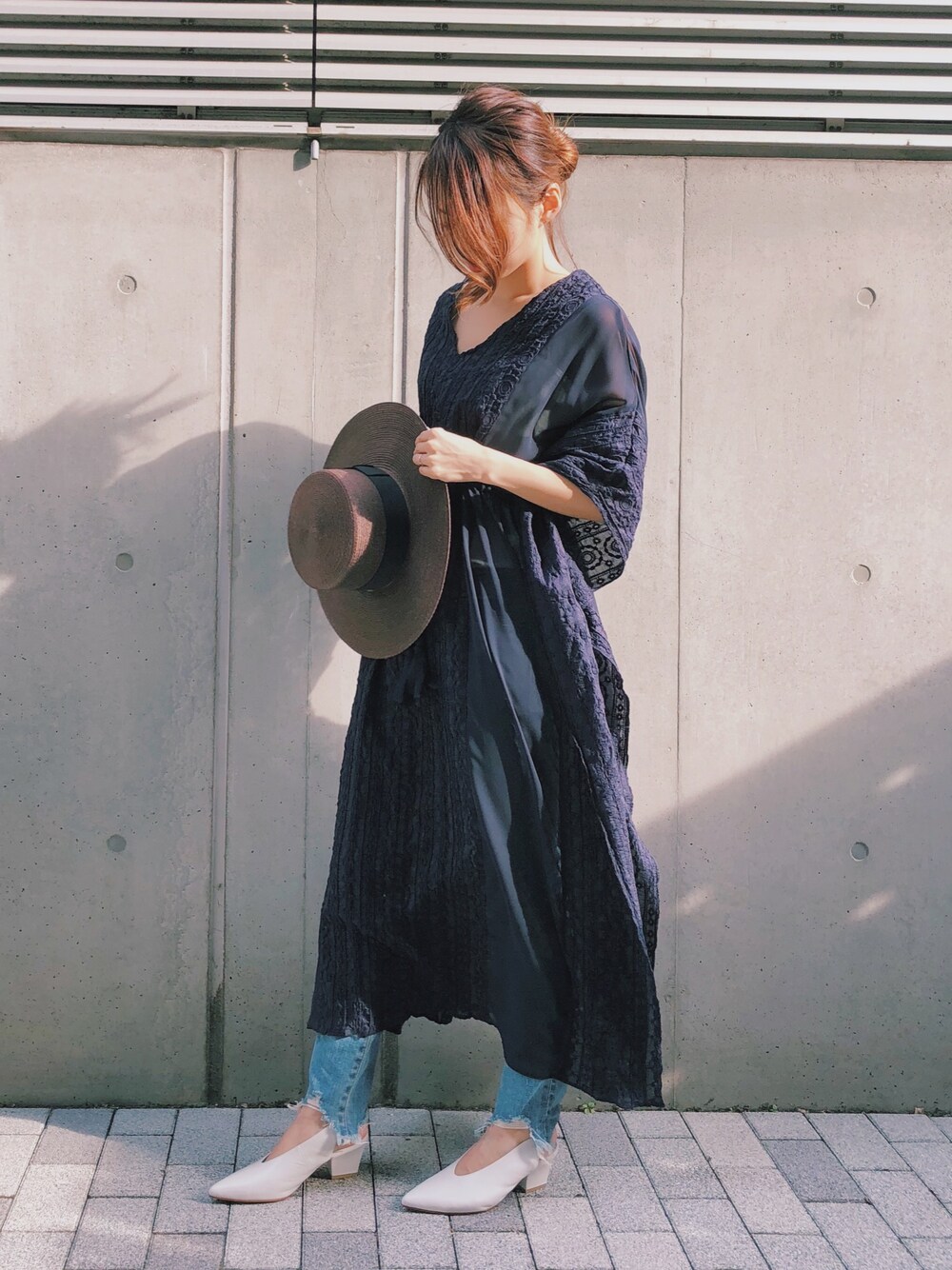「マキシ丈ワンピース、デニムパンツ、カンカン帽、ETRÉ TOKYO、152cm、153cm、チビーズ✳︎、チビコーデ、低身長、オトナカジュアル」｜「ETRE TOKYOのアイテム（ワンピース/ドレス、ブルー系）」を使った、SAYAKAさん（レディース・153cm）の春コーディネートの1枚目の写真