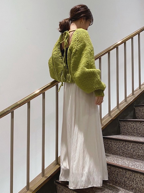 ETRE TOKYO（エトレトウキョウ）の「オープンバックハンドニット