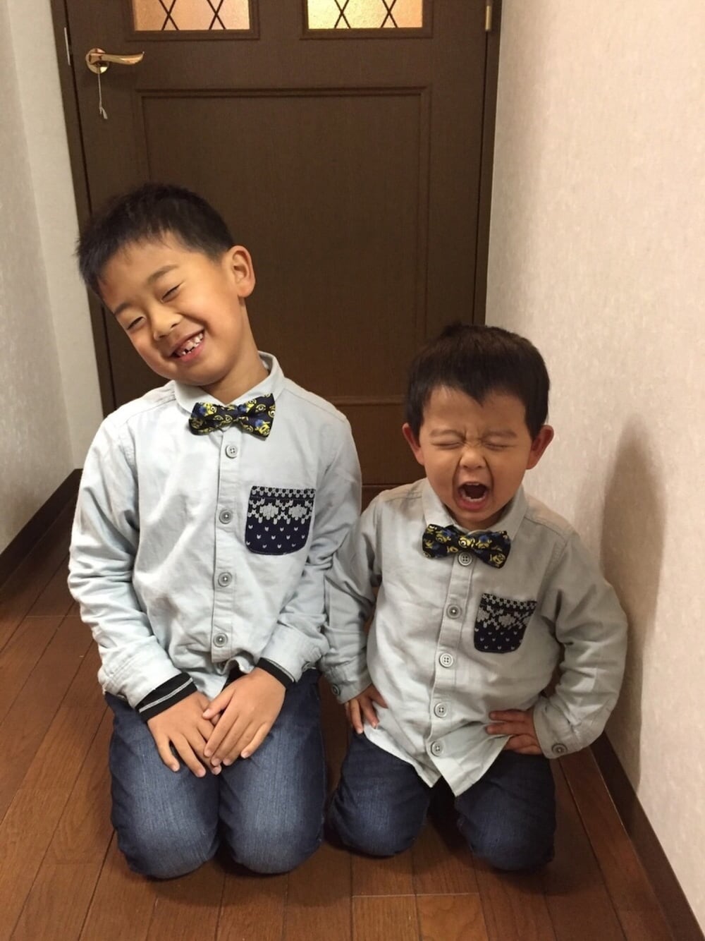 「デニム シャツ お揃い、キッズコーデ、はるコーデ、男の子、プチプラ」｜「H&Mのアイテム（蝶ネクタイ、ブルー系）」を使った、ゆきぶままさん（キッズ・130cm）の春コーディネートの1枚目の写真