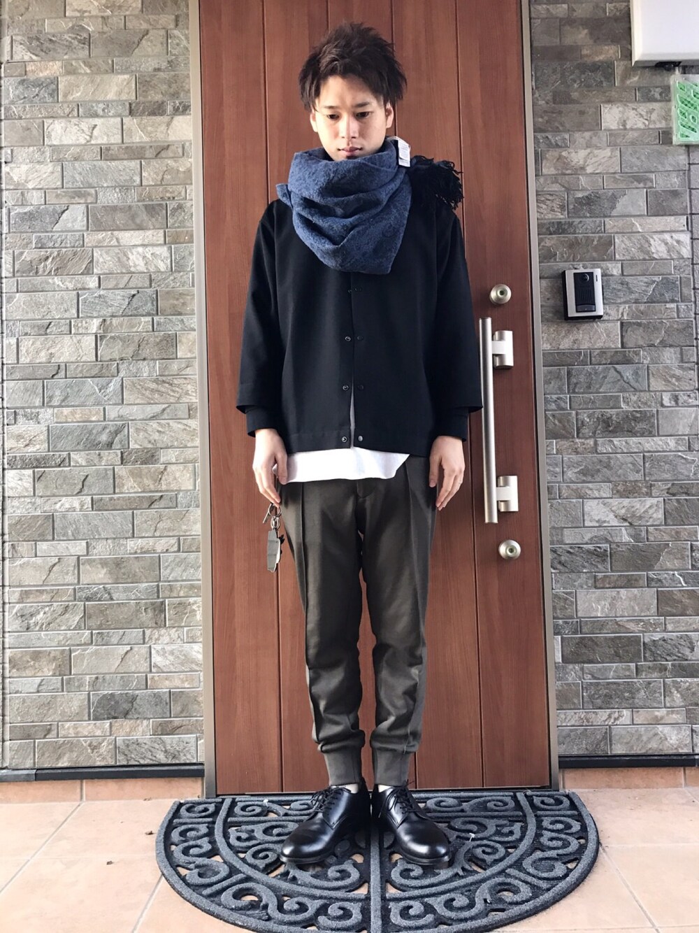「カジュアルコーデ、キレイめ、ブラック、プチプラ、ootd、HARE、ストール、グローバルワーク(GLOBAL WORK)」｜「HAREのアイテム（ジャケット/アウター、ブラック系）」を使った、kyoooさん（メンズ・171cm）の冬コーディネートの1枚目の写真