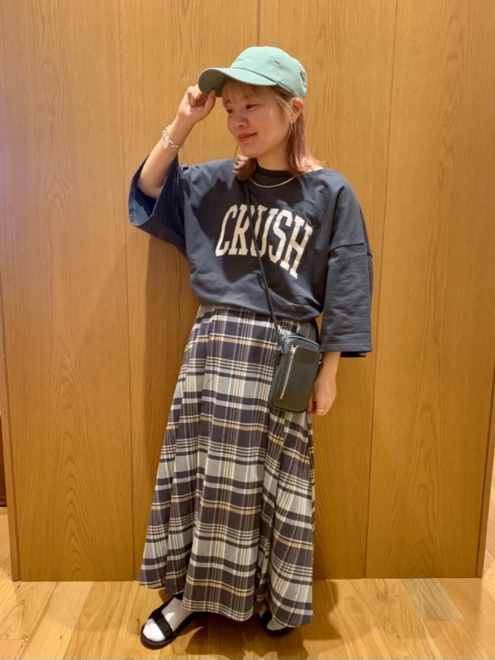 「春夏コーデ、USAコットン、低身長こーで」｜「coenのチェックロングフロントプリーツスカート#（スカート、グレー系）」を使った、coen そのださん（レディース・148cm）の春コーディネートの1枚目の写真