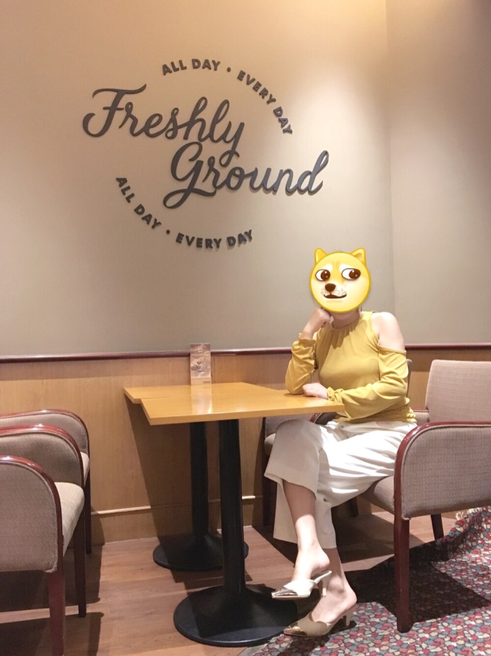「Abercrombie&Fitchのアイテム（Tシャツ/カットソー、イエロー系）」を使った、rabbitqueenさん（レディース・162cm）の夏コーディネートの1枚目の写真
