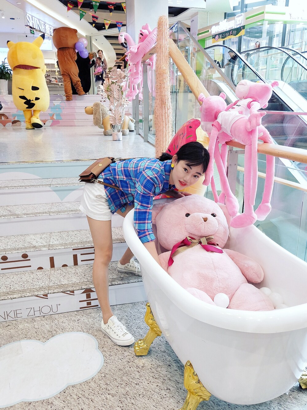 「Hollisterのアイテム（シャツ/ブラウス、ブルー系）」を使った、rabbitqueenさん（レディース・162cm）の冬コーディネートの1枚目の写真