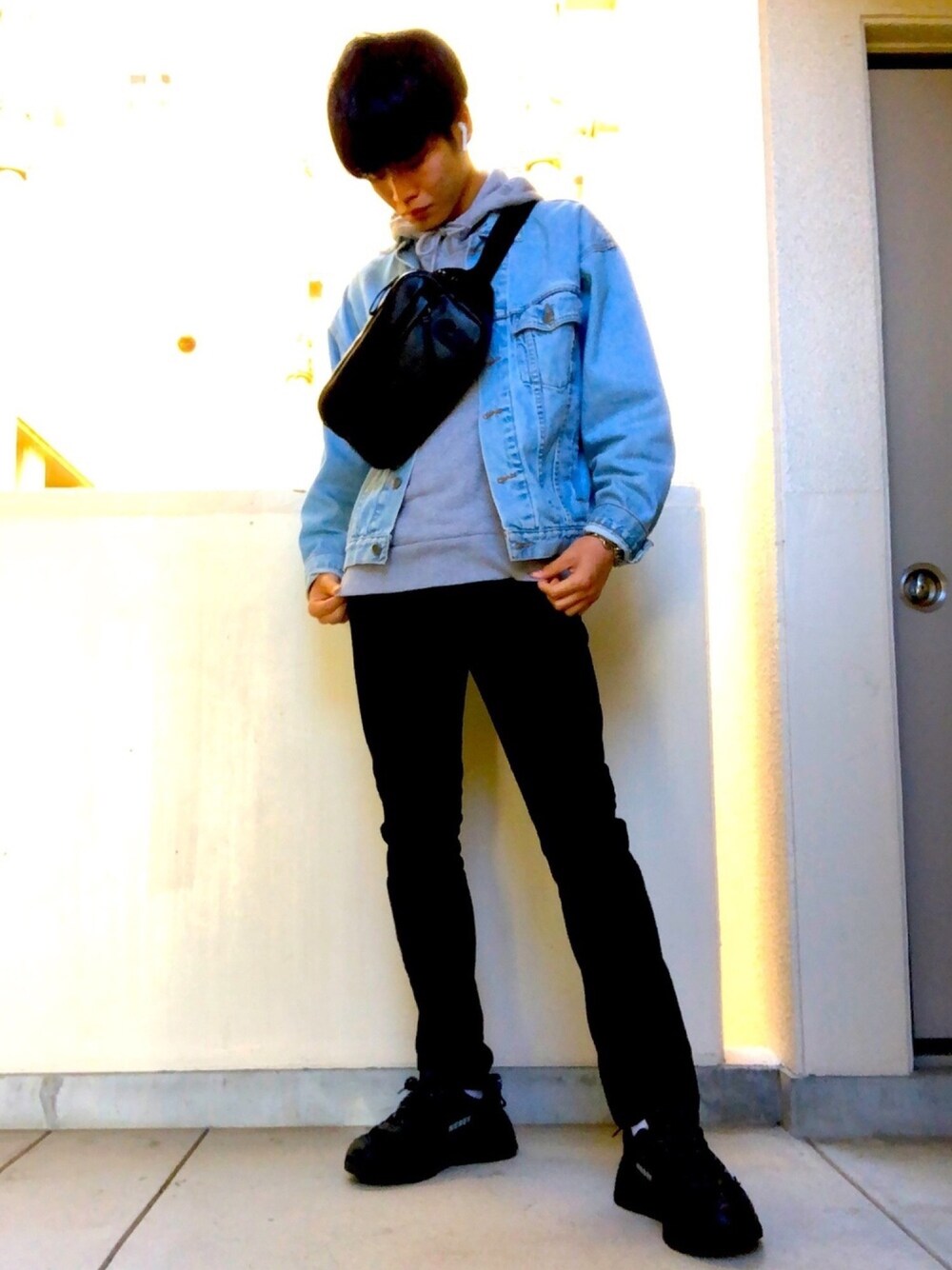 「お洒落さんとつながりたい、デニム、デニムジャケット、古着、ストリート、パーカー、hardrockcafe、levi’s、nerdy、COACH」｜「Levi'sの【Levi's】ロゴスウェットパーカー グレー（パーカー、グレー系）」を使った、こてつさん（メンズ・173cm）の冬コーディネートの1枚目の写真