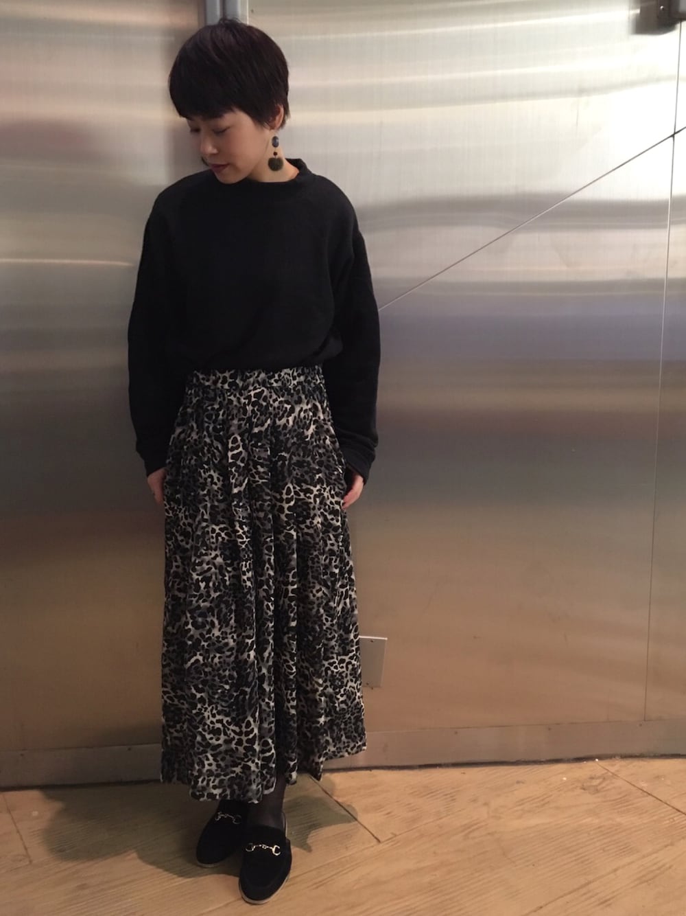 「モノトーン、レオパード、秋コーデ、黒、ootd、休日スタイル、ciaopanicTYPY、チャオパニックティピー(CIAOPANIC TYPY)、モックネック、ショートヘア」｜「Shetaのアイテム（トップス、ブラック系）」を使った、mi.さん（レディース・158cm）の秋コーディネートの1枚目の写真
